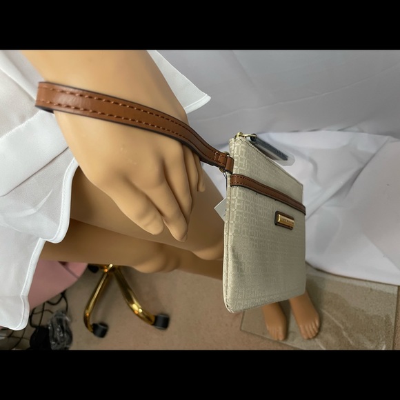 Tommy Hilfiger clutch
